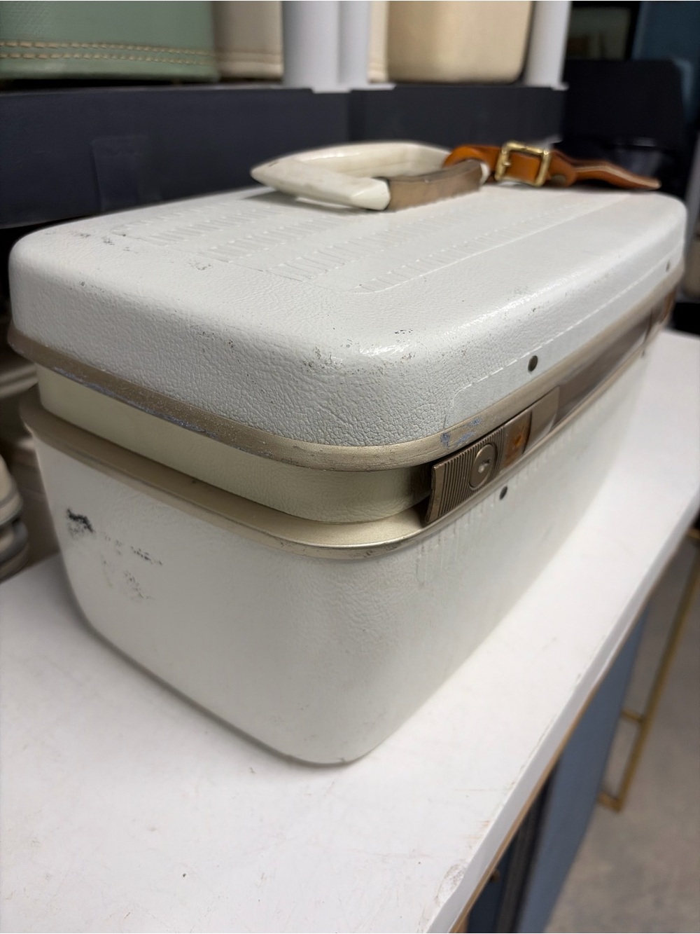 Samsonite Horizon White Vintage Traincase  Makeup Case Vanity with Gold Trim - Picture 4 of 10